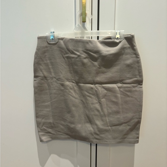Talula Aritzia pencil skirt, worn once - Picture 2 of 3